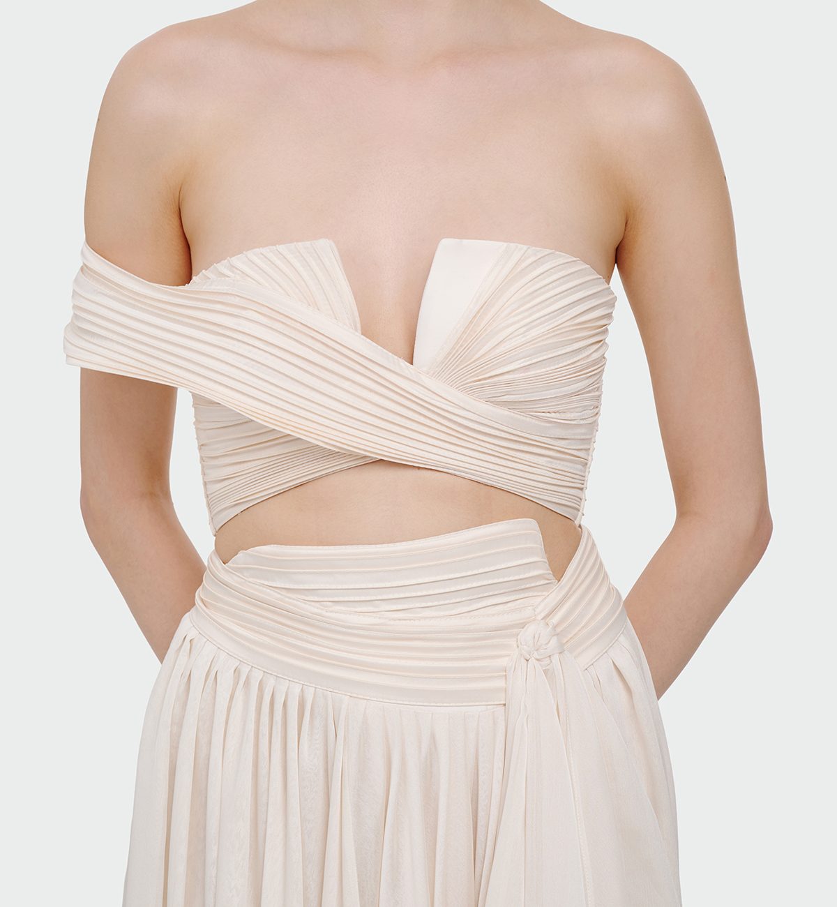 Abiye çekimlerinde profesyonel ghost dekupe ve modelli çekim hizmetleri sunuyoruz. Kumaş detaylarını, dikiş yapısını ve ürünün gerçek formunu öne çıkaran çekimler ile markanıza güçlü bir görünüm kazandırıyoruz. Özellikle e-ticaret siteleri, kataloglar ve sosyal medya için hazırlanan abiye fotoğraf çekimleri sayesinde ürünleriniz daha dikkat çekici ve satış odaklı hale gelir. Modelli abiye çekimleri ile ürünün duruşunu gösterirken, ghost çekim tekniği ile temiz ve profesyonel bir sunum sağlıyoruz.